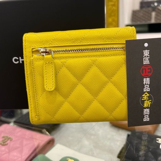 東區正精品㊣CHANEL AP0231 香奈兒全新黃色荔皮牛皮金釦釦式後零錢袋中短夾 RZ3851-6
