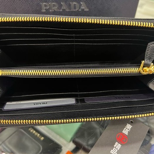 東區正精品㊣PRADA 1ML506 全新黑色防刮牛皮金字LOGOㄇ拉長夾皮夾 RZ3847-3