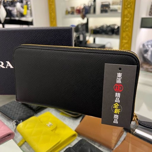 東區正精品㊣PRADA 1ML506 全新黑色防刮牛皮金字LOGOㄇ拉長夾皮夾 RZ3847-5