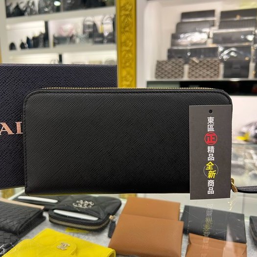 東區正精品㊣PRADA 1ML506 全新黑色防刮牛皮金字LOGOㄇ拉長夾皮夾 RZ3847-6