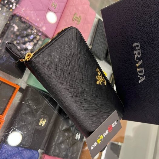 東區正精品㊣PRADA 1ML506 全新黑色防刮牛皮金字LOGOㄇ拉長夾皮夾 RZ3847-7
