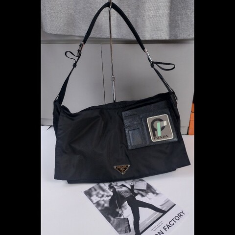 Prada 黑帆布下蓋大肩側包