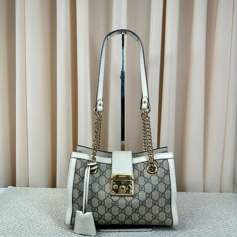 古馳Gucci Padlock系列 小托特包單肩包 老花拼白色牛皮 白色超美百搭 包身輕便 超實用百搭 永不過時