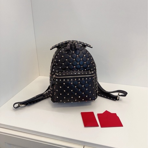 【98新🆕】Valentino 黑色菱格紋 滿天星鉚釘雙肩包