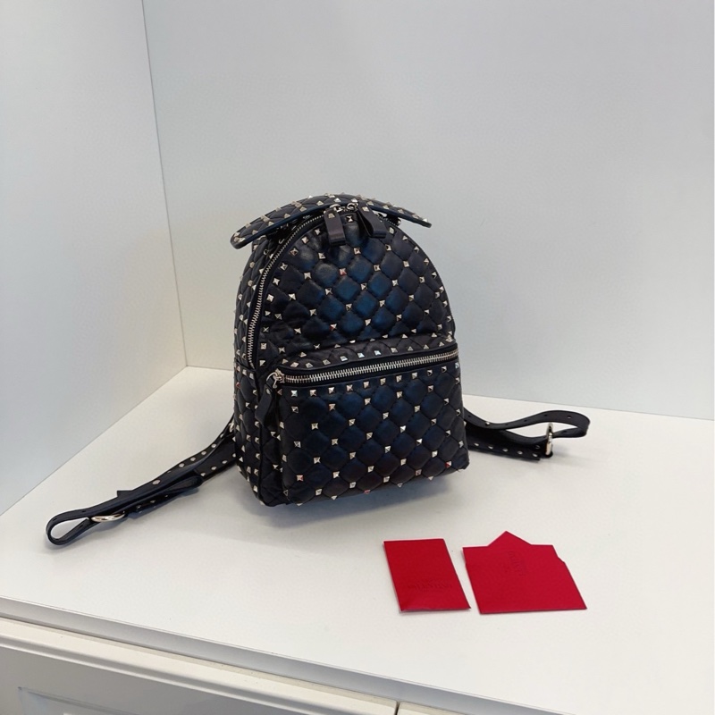 【98新🆕】Valentino 黑色菱格紋 滿天星鉚釘雙肩包-1