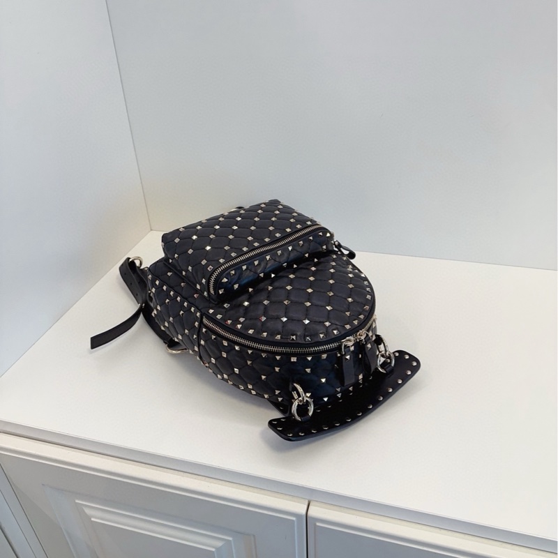 【98新🆕】Valentino 黑色菱格紋 滿天星鉚釘雙肩包-4
