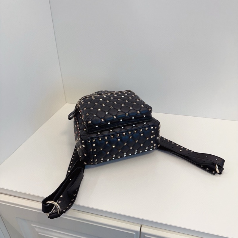 【98新🆕】Valentino 黑色菱格紋 滿天星鉚釘雙肩包-5