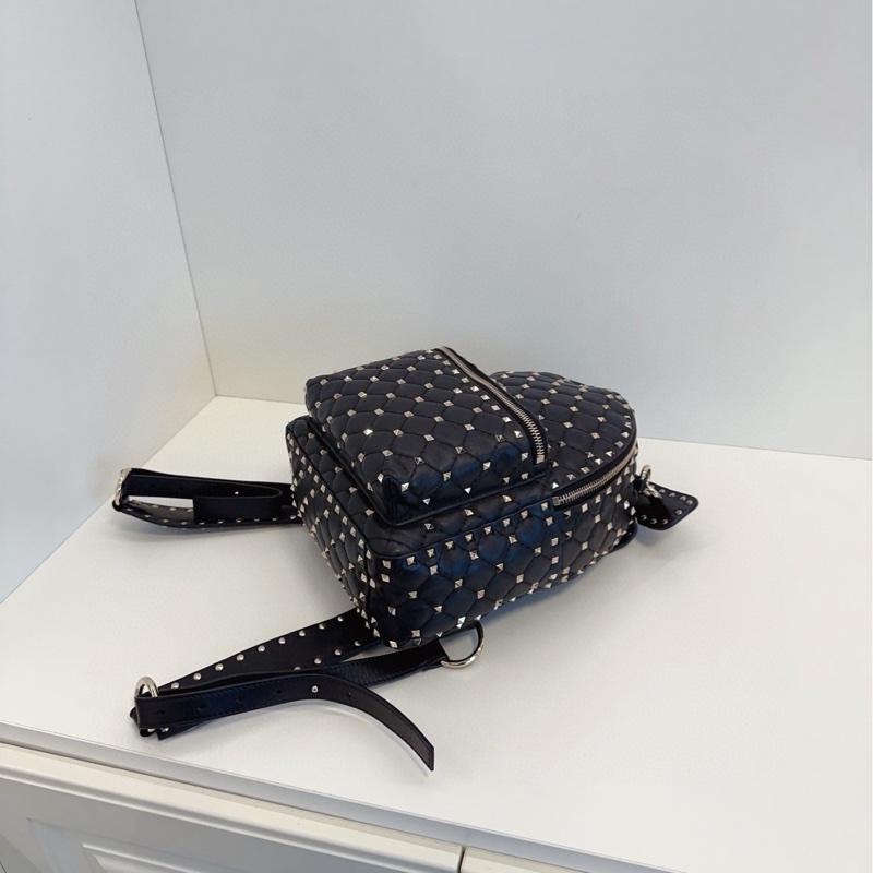 【98新🆕】Valentino 黑色菱格紋 滿天星鉚釘雙肩包-6