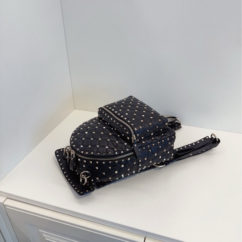【98新🆕】Valentino 黑色菱格紋 滿天星鉚釘雙肩包-7