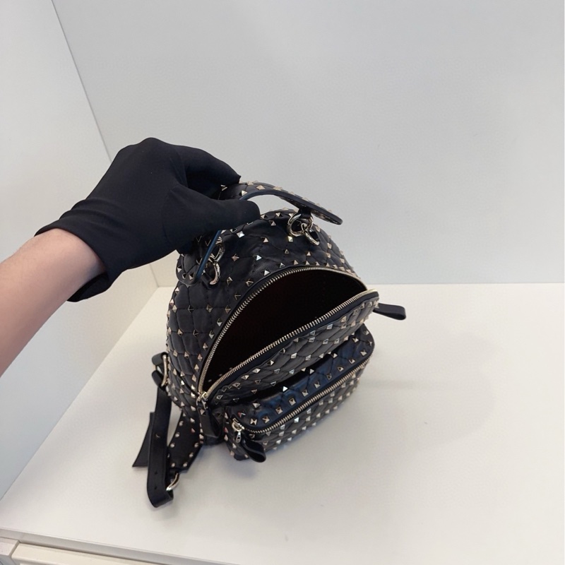 【98新🆕】Valentino 黑色菱格紋 滿天星鉚釘雙肩包-8