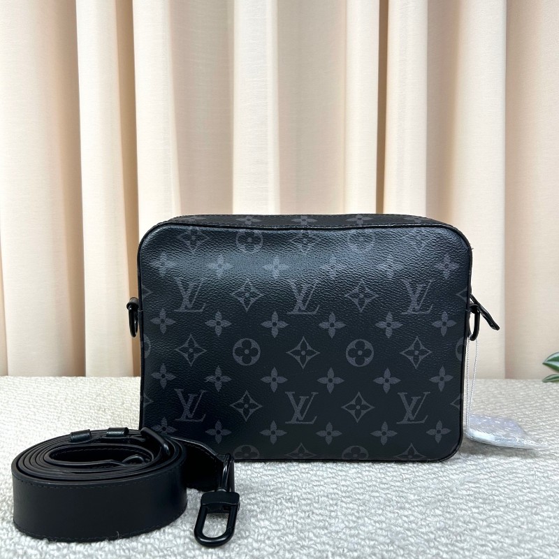 LV路易威登Steamer黑老花翻蓋郵差包 芯片款 經典黑老花配黑色皮革 金屬鏈條插銷設計 肩帶可調節 可單肩可斜挎 黑老花圖案清晰 內裡乾淨整潔 配黑色肩帶 日常通勤、商務都很實用-1