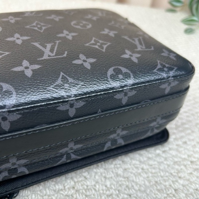 LV路易威登Steamer黑老花翻蓋郵差包 芯片款 經典黑老花配黑色皮革 金屬鏈條插銷設計 肩帶可調節 可單肩可斜挎 黑老花圖案清晰 內裡乾淨整潔 配黑色肩帶 日常通勤、商務都很實用-8