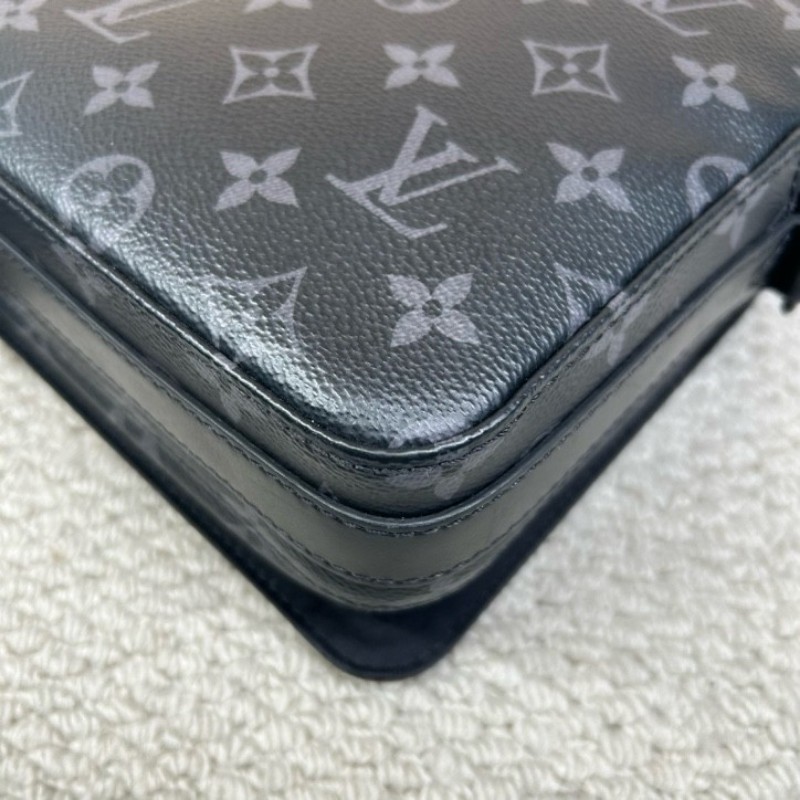 LV路易威登Steamer黑老花翻蓋郵差包 芯片款 經典黑老花配黑色皮革 金屬鏈條插銷設計 肩帶可調節 可單肩可斜挎 黑老花圖案清晰 內裡乾淨整潔 配黑色肩帶 日常通勤、商務都很實用-9