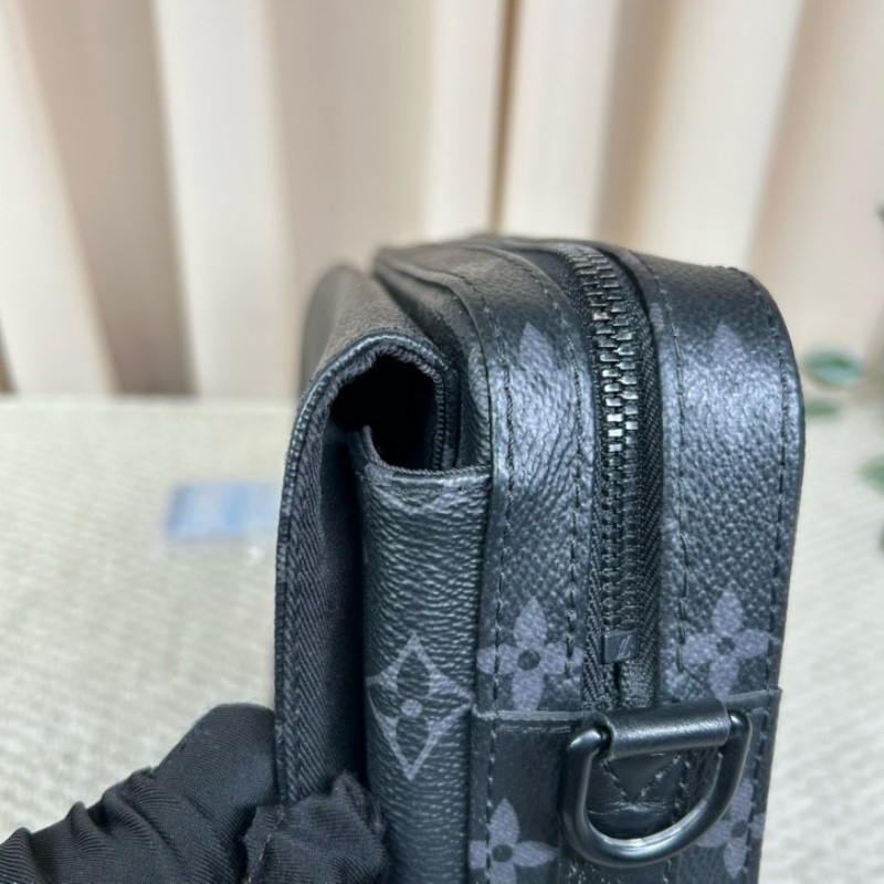 LV路易威登Steamer黑老花翻蓋郵差包 芯片款 經典黑老花配黑色皮革 金屬鏈條插銷設計 肩帶可調節 可單肩可斜挎 黑老花圖案清晰 內裡乾淨整潔 配黑色肩帶 日常通勤、商務都很實用-16