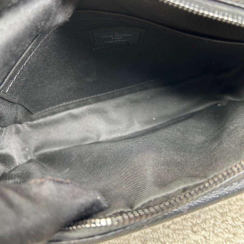 LV路易威登Steamer黑老花翻蓋郵差包 芯片款 經典黑老花配黑色皮革 金屬鏈條插銷設計 肩帶可調節 可單肩可斜挎 黑老花圖案清晰 內裡乾淨整潔 配黑色肩帶 日常通勤、商務都很實用-17