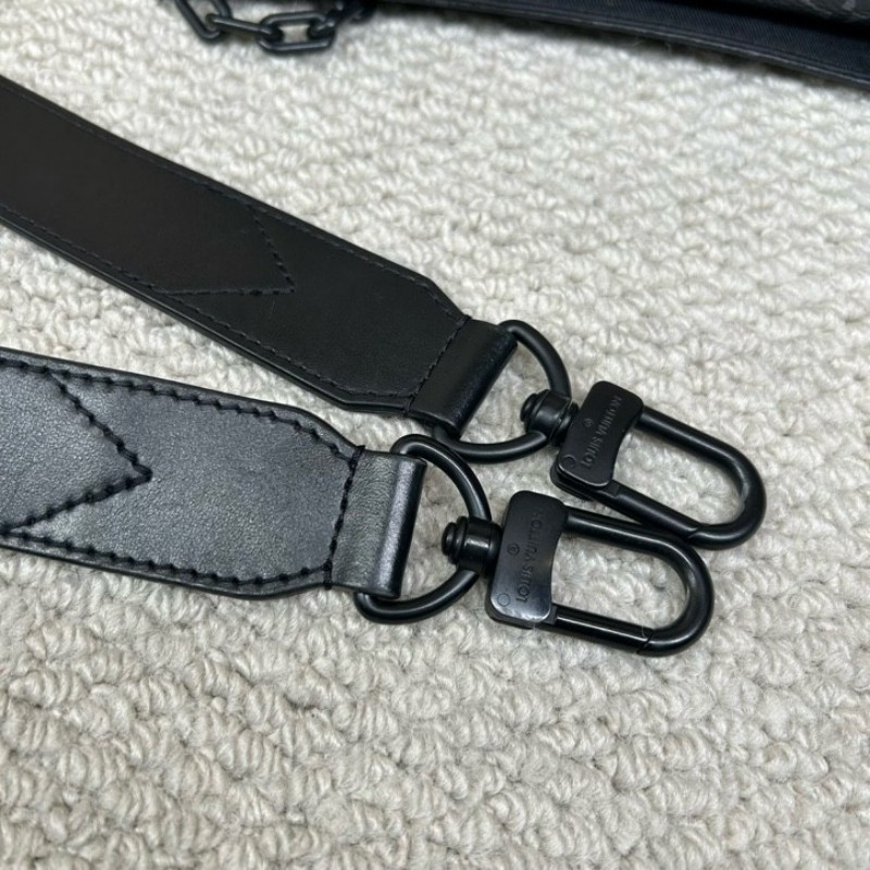 LV路易威登Steamer黑老花翻蓋郵差包 芯片款 經典黑老花配黑色皮革 金屬鏈條插銷設計 肩帶可調節 可單肩可斜挎 黑老花圖案清晰 內裡乾淨整潔 配黑色肩帶 日常通勤、商務都很實用-18