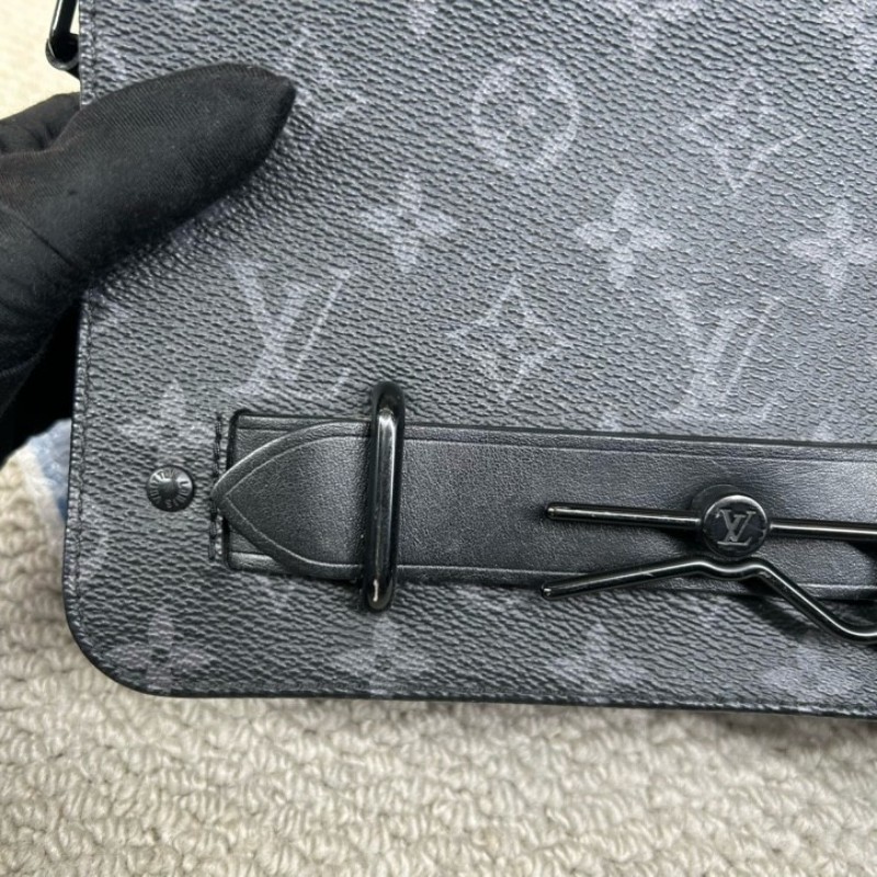 LV路易威登Steamer黑老花翻蓋郵差包 芯片款 經典黑老花配黑色皮革 金屬鏈條插銷設計 肩帶可調節 可單肩可斜挎 黑老花圖案清晰 內裡乾淨整潔 配黑色肩帶 日常通勤、商務都很實用-24