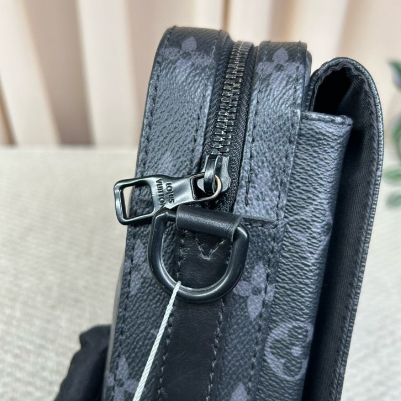 LV路易威登Steamer黑老花翻蓋郵差包 芯片款 經典黑老花配黑色皮革 金屬鏈條插銷設計 肩帶可調節 可單肩可斜挎 黑老花圖案清晰 內裡乾淨整潔 配黑色肩帶 日常通勤、商務都很實用-26