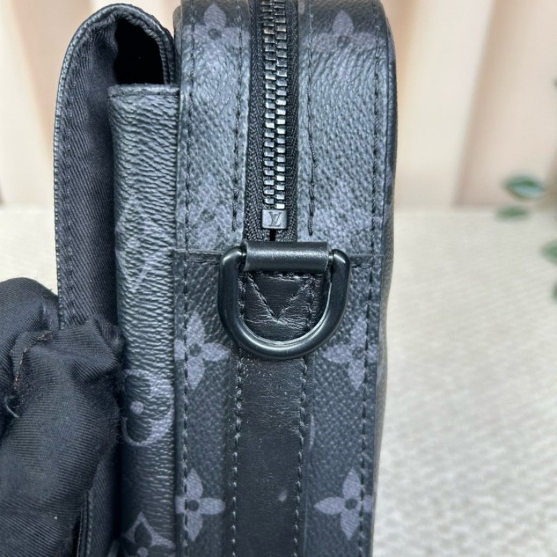 LV路易威登Steamer黑老花翻蓋郵差包 芯片款 經典黑老花配黑色皮革 金屬鏈條插銷設計 肩帶可調節 可單肩可斜挎 黑老花圖案清晰 內裡乾淨整潔 配黑色肩帶 日常通勤、商務都很實用-27