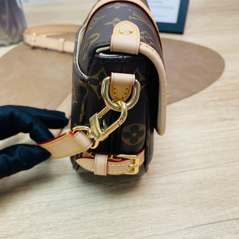 LV/路易威登   Saumur BB雙子星 經典老花金色五金，可拆卸 肩帶 單肩斜挎包  芯片款-13