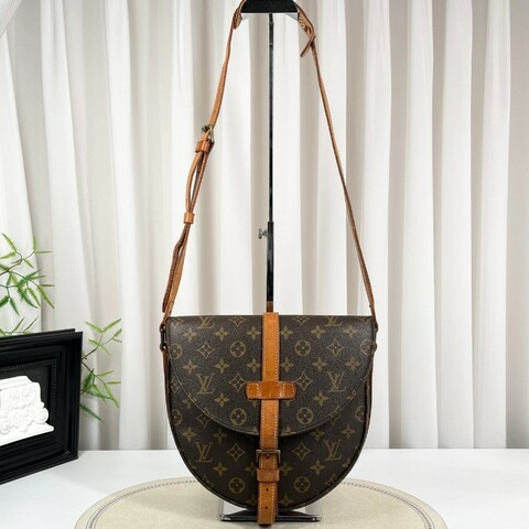 LV路易威登 盾牌包斜挎包單肩郵差包 包型立挺 肩帶可調節