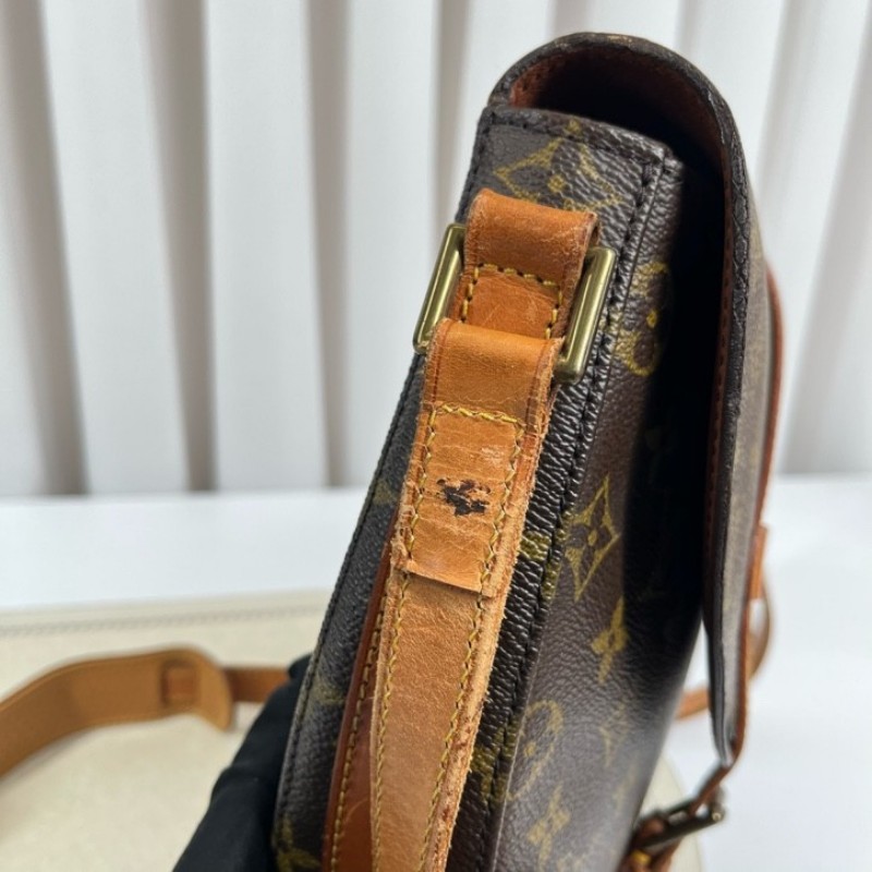 LV路易威登 盾牌包斜挎包單肩郵差包 包型立挺 肩帶可調節-17