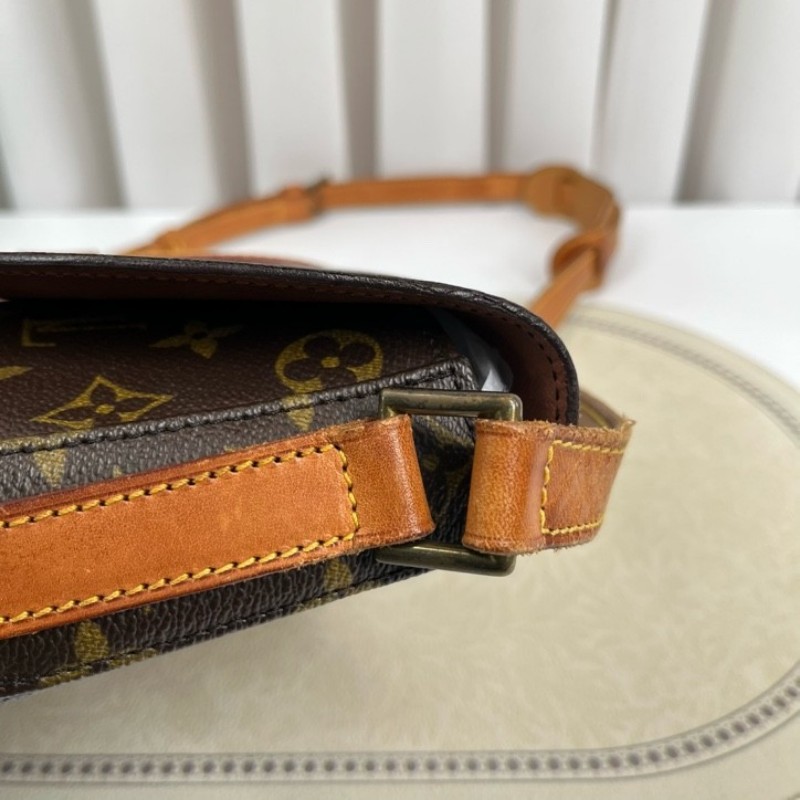 LV路易威登 盾牌包斜挎包單肩郵差包 包型立挺 肩帶可調節-21