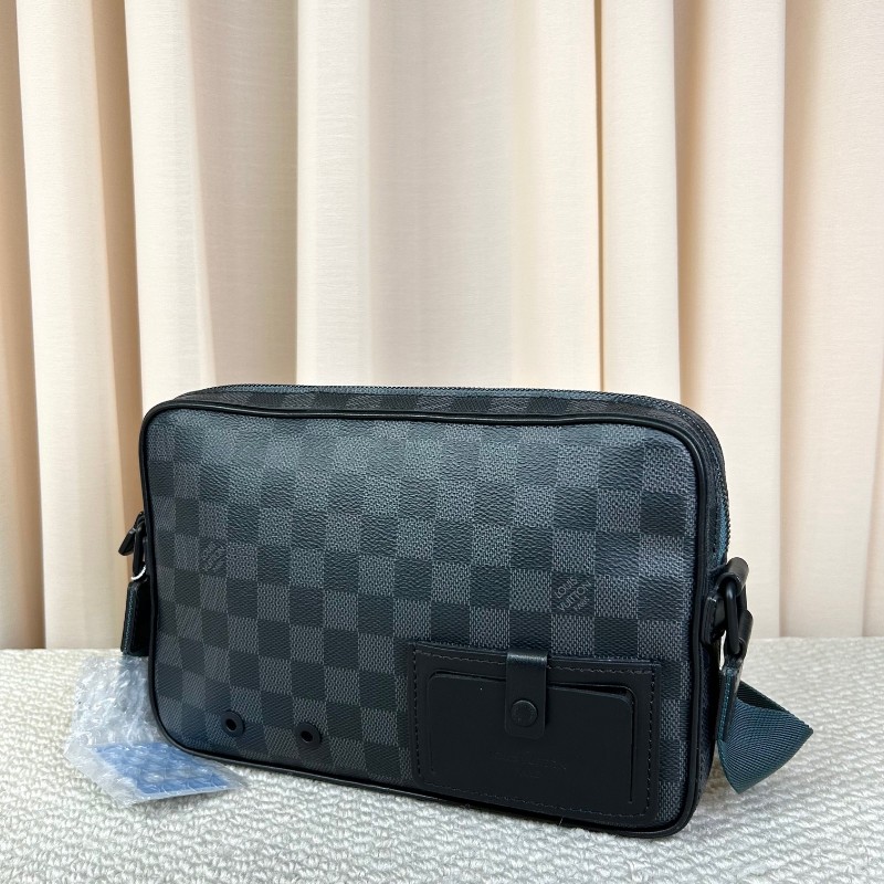 LV路易威登棋盤格郵差包 黑棋盤格配寬肩帶 可單肩可斜挎 容量實用 通勤逛街都能背 日常百搭-3