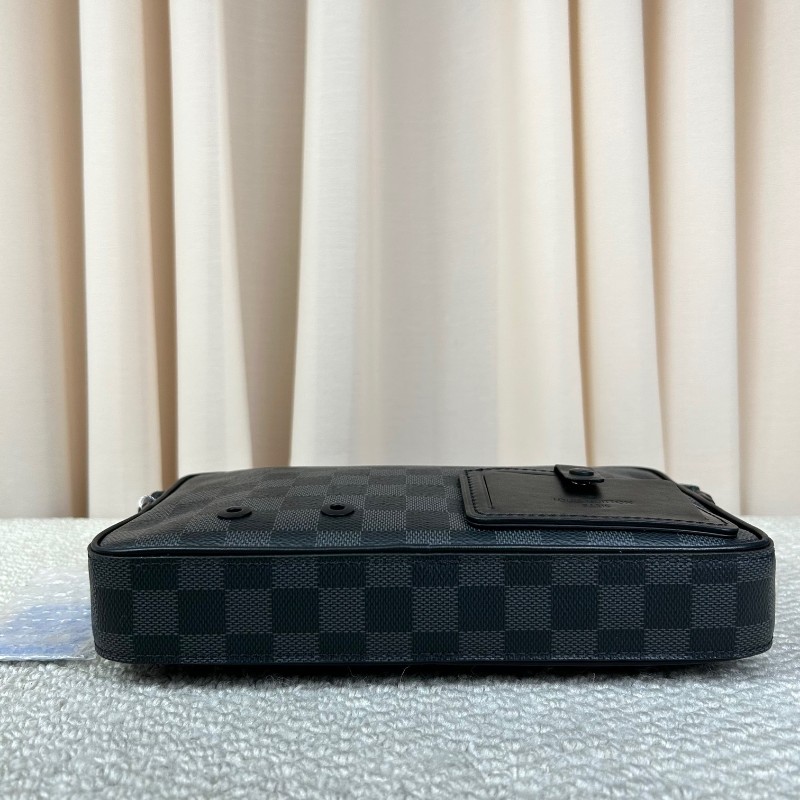 LV路易威登棋盤格郵差包 黑棋盤格配寬肩帶 可單肩可斜挎 容量實用 通勤逛街都能背 日常百搭-4