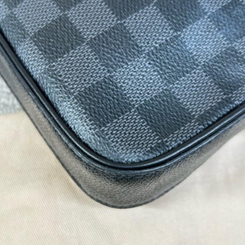 LV路易威登棋盤格郵差包 黑棋盤格配寬肩帶 可單肩可斜挎 容量實用 通勤逛街都能背 日常百搭-9