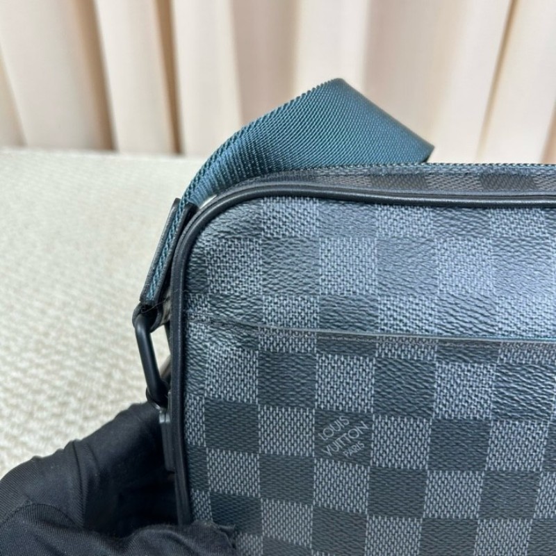 LV路易威登棋盤格郵差包 黑棋盤格配寬肩帶 可單肩可斜挎 容量實用 通勤逛街都能背 日常百搭-13