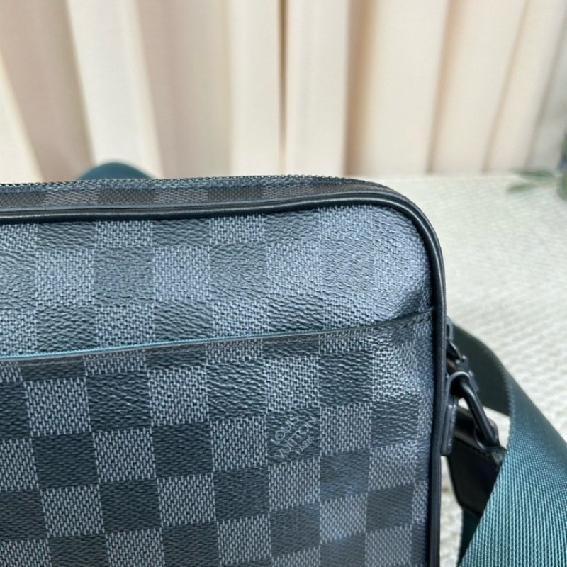 LV路易威登棋盤格郵差包 黑棋盤格配寬肩帶 可單肩可斜挎 容量實用 通勤逛街都能背 日常百搭-14