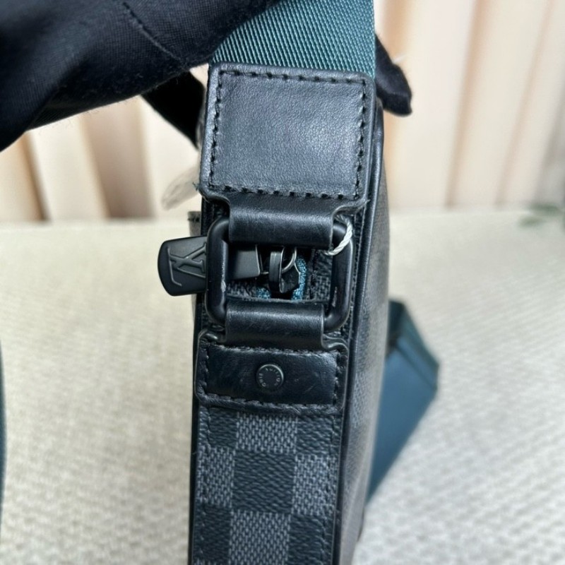 LV路易威登棋盤格郵差包 黑棋盤格配寬肩帶 可單肩可斜挎 容量實用 通勤逛街都能背 日常百搭-21