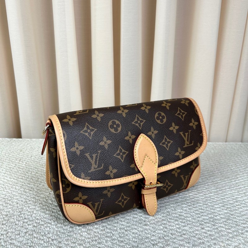 LV路易威登法棍老花經典款 雙肩帶 可單肩可斜挎可手提 容量適中 百搭不挑人 日常逛街、通勤都很實用-2