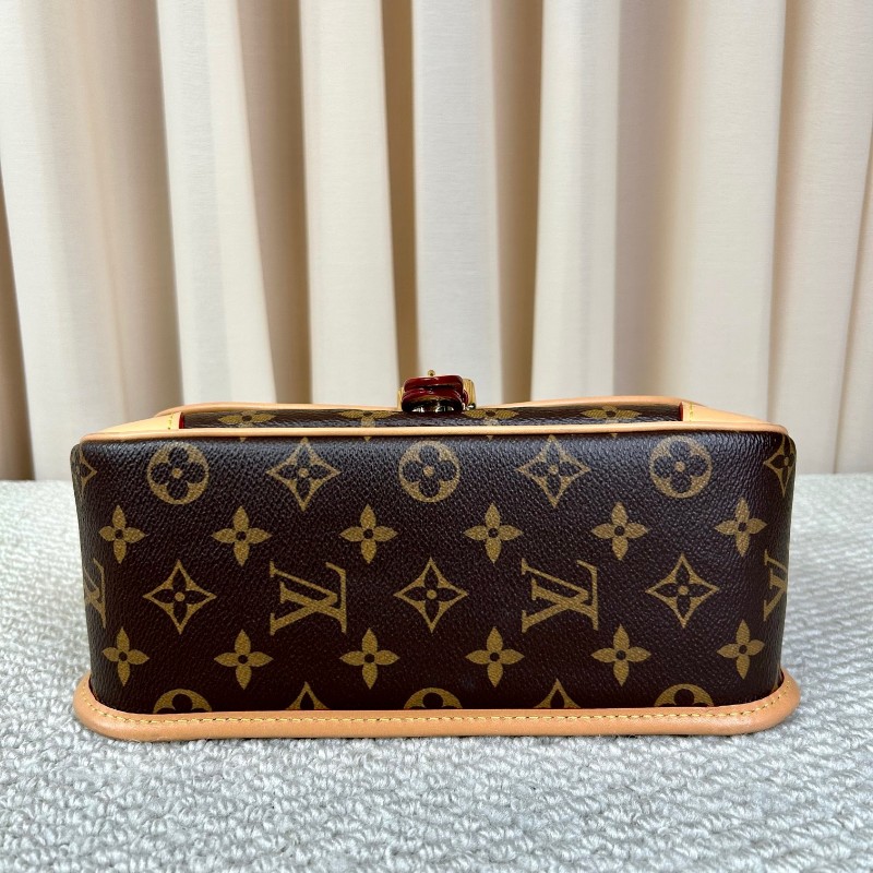 LV路易威登法棍老花經典款 雙肩帶 可單肩可斜挎可手提 容量適中 百搭不挑人 日常逛街、通勤都很實用-4