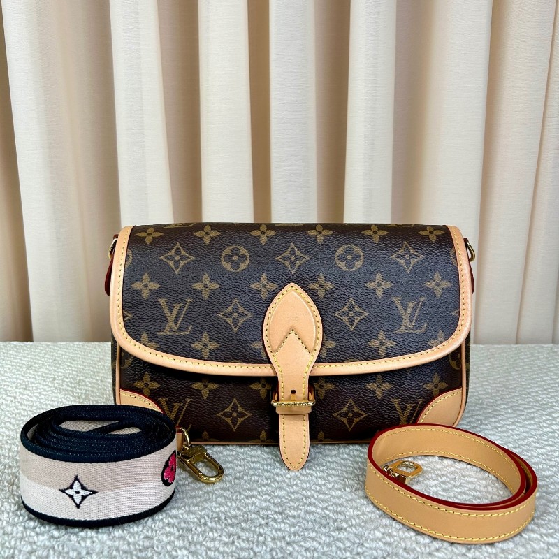 LV路易威登法棍老花經典款 雙肩帶 可單肩可斜挎可手提 容量適中 百搭不挑人 日常逛街、通勤都很實用-5