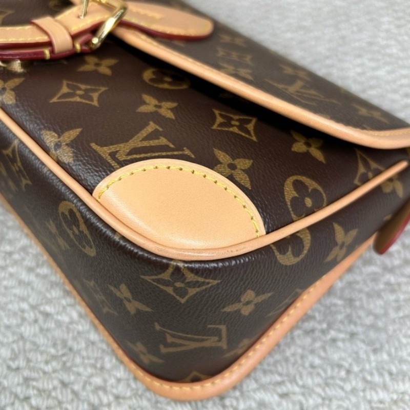 LV路易威登法棍老花經典款 雙肩帶 可單肩可斜挎可手提 容量適中 百搭不挑人 日常逛街、通勤都很實用-10