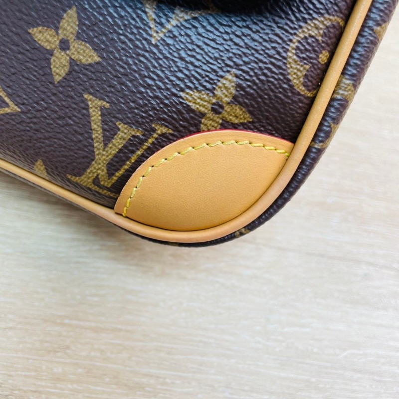 Gyj FZ 專櫃價6.9折！LV  Diane PM 經典老花 帆布塗層 腋下包法棍包手提斜挎單肩包-9