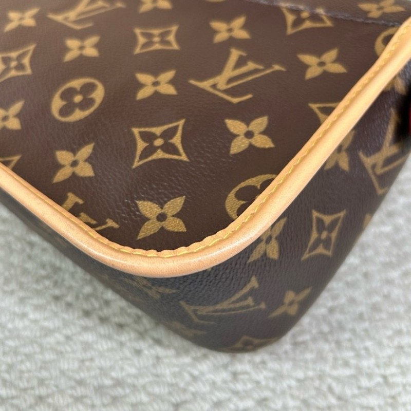 Gyj FZ 專櫃價6.9折！LV  Diane PM 經典老花 帆布塗層 腋下包法棍包手提斜挎單肩包-15