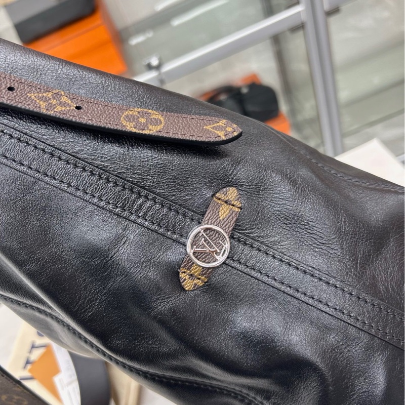 【99新】LV 黑武士中號Carryall 單肩包-7