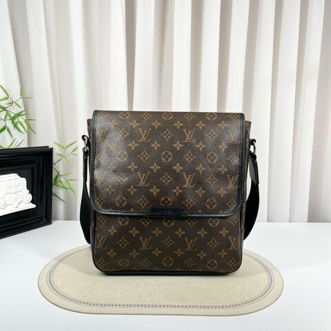 LV路易威登 經典老花郵差翻蓋單肩斜挎包 男女同款 經典款 容量大 日常通勤、出門都能用
