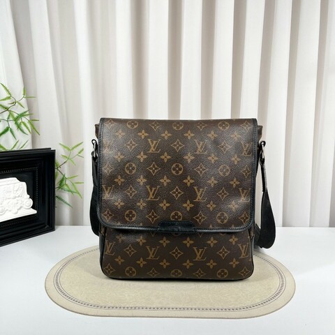 LV路易威登 經典老花郵差翻蓋單肩斜挎包 男女同款 經典款 容量大 日常通勤、出門都能用