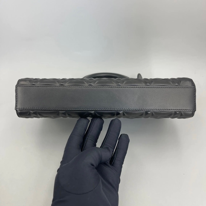 Dior戴妃横版黑色牛皮鑽石藤格紋 26*13·5*5-4