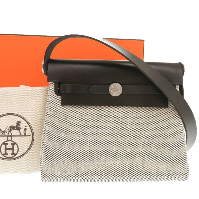 全新愛馬仕 Airbag Zip 20 迷你 Toile Militaire Vache Hunter 肩背包，米白色/黑色，銀色五金，K 印記（2025 年製造）1458HERMES-1