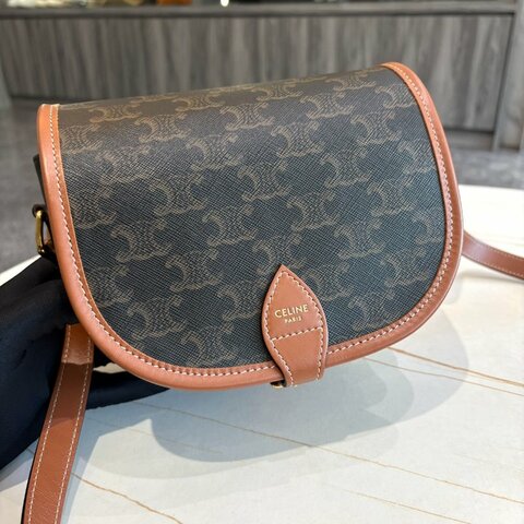 *SHIHNA名牌精品* CELINE Folco Triomphe印花 牛皮釦式馬鞍包