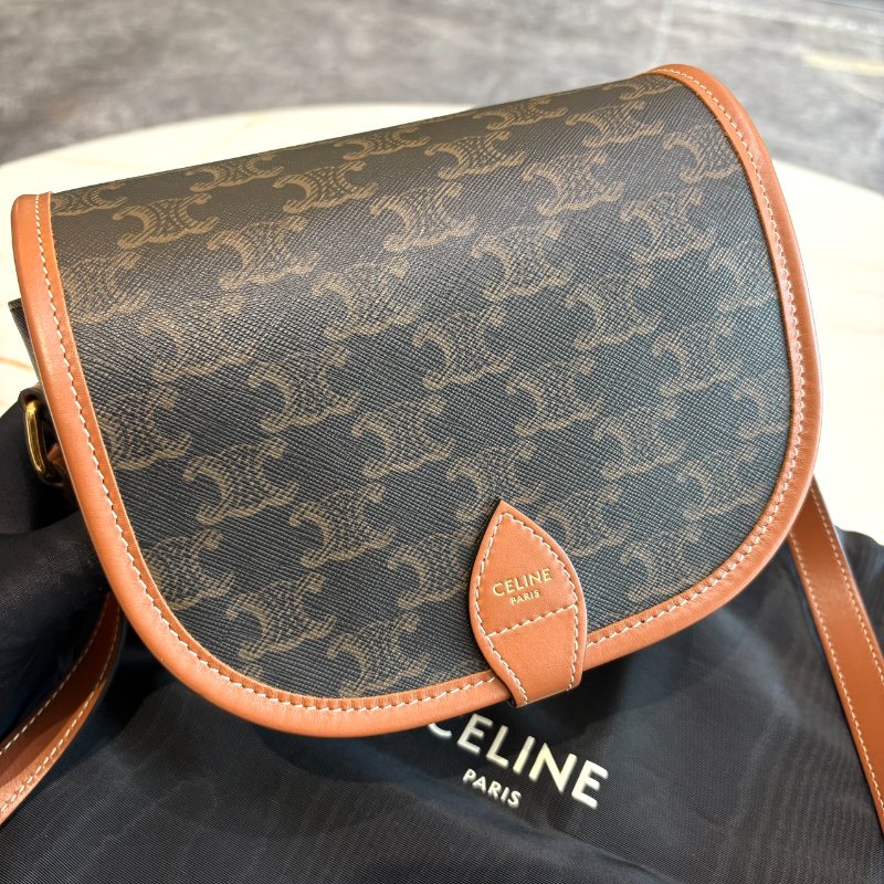 *SHIHNA名牌精品* CELINE Folco Triomphe印花 牛皮釦式馬鞍包-1
