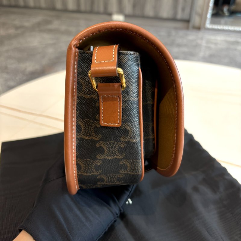 *SHIHNA名牌精品* CELINE Folco Triomphe印花 牛皮釦式馬鞍包-2