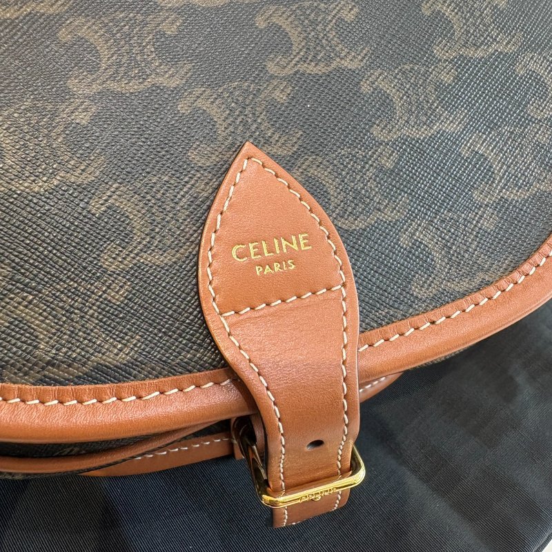 *SHIHNA名牌精品* CELINE Folco Triomphe印花 牛皮釦式馬鞍包-3