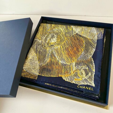 全新真品 現貨 CHANEL 藍 / 黃 山茶花 VIC限定 絲巾 方巾
