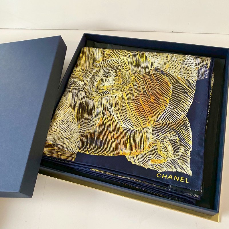 全新真品 現貨 CHANEL 藍 / 黃 山茶花 VIC限定 絲巾 方巾-0